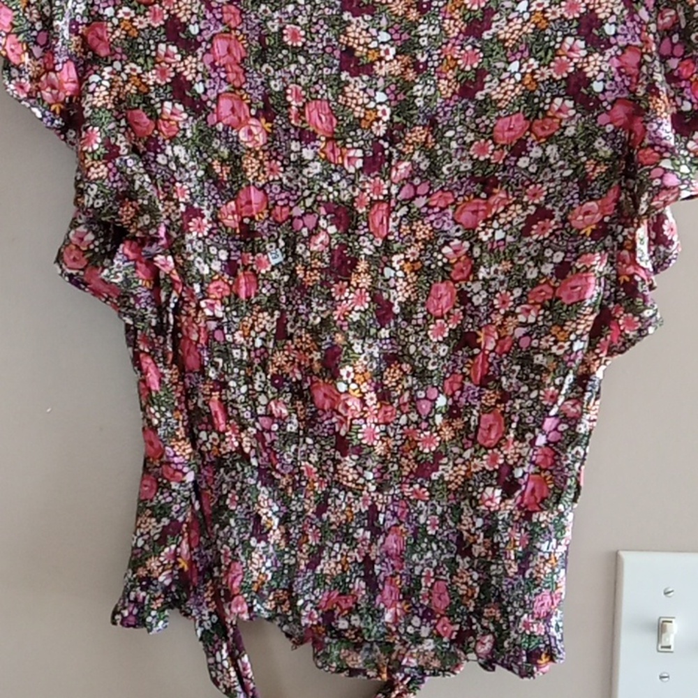 Floral Ruffle Wrap Top - Picture 4 of 4